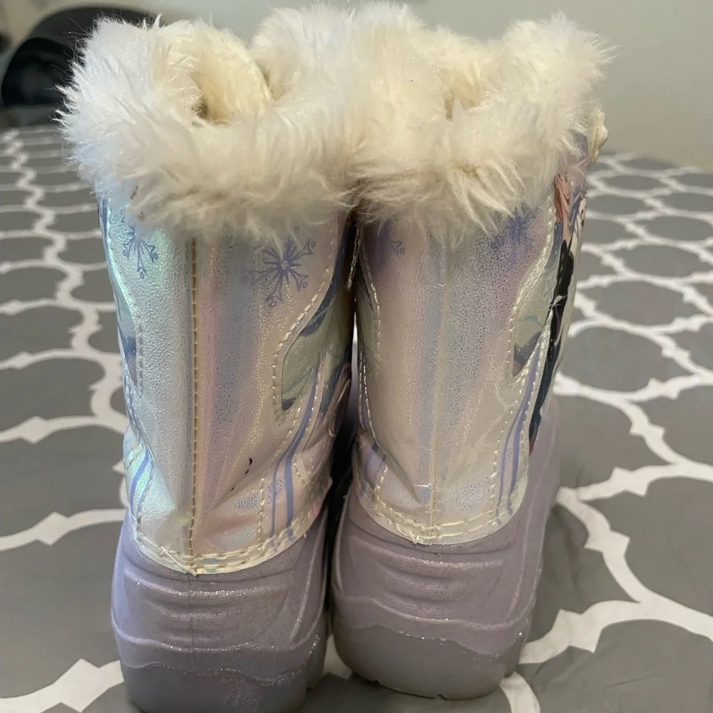 Frozen Themed Light Up Snow Boots Size Girls 9. Elsa, Anna, Disney